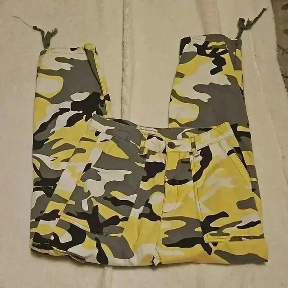 Urban Outfitter - Picture 1 of 7